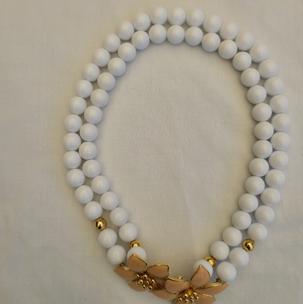 White & gold bead necklace with 2 peach enamel flowers with gold colored backing - Picture 2 of 9